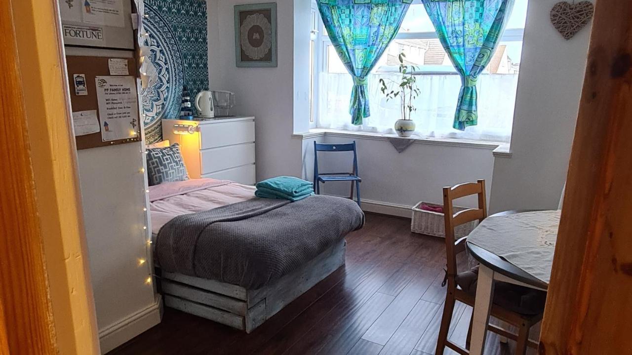 Seaside Double Room Poole Exterior photo